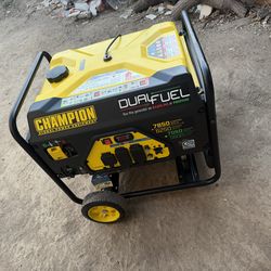 Champion Power Equipment 7850/6250-Watt Recoil Start Storm Ready Gasoline and Propane Powered Dual Fuel Portable Generator with CO Shield