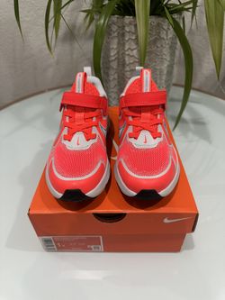 NIB Nike cosmic runner size 1Y