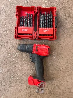 Milwaukee drill and bits