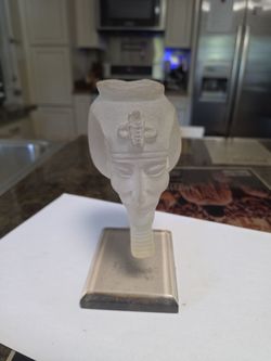 Thrust, it Egyptian pharaoh's head.