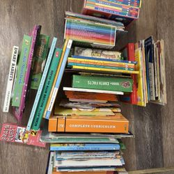 Around150 books suitable for elementary school students. A great variety of easy-to-read books for young readers