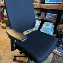 ERGONOMIC OFFICE/GAMING CHAIR