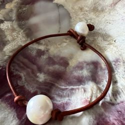 Leather Bracelet With Freshwater Pearls 