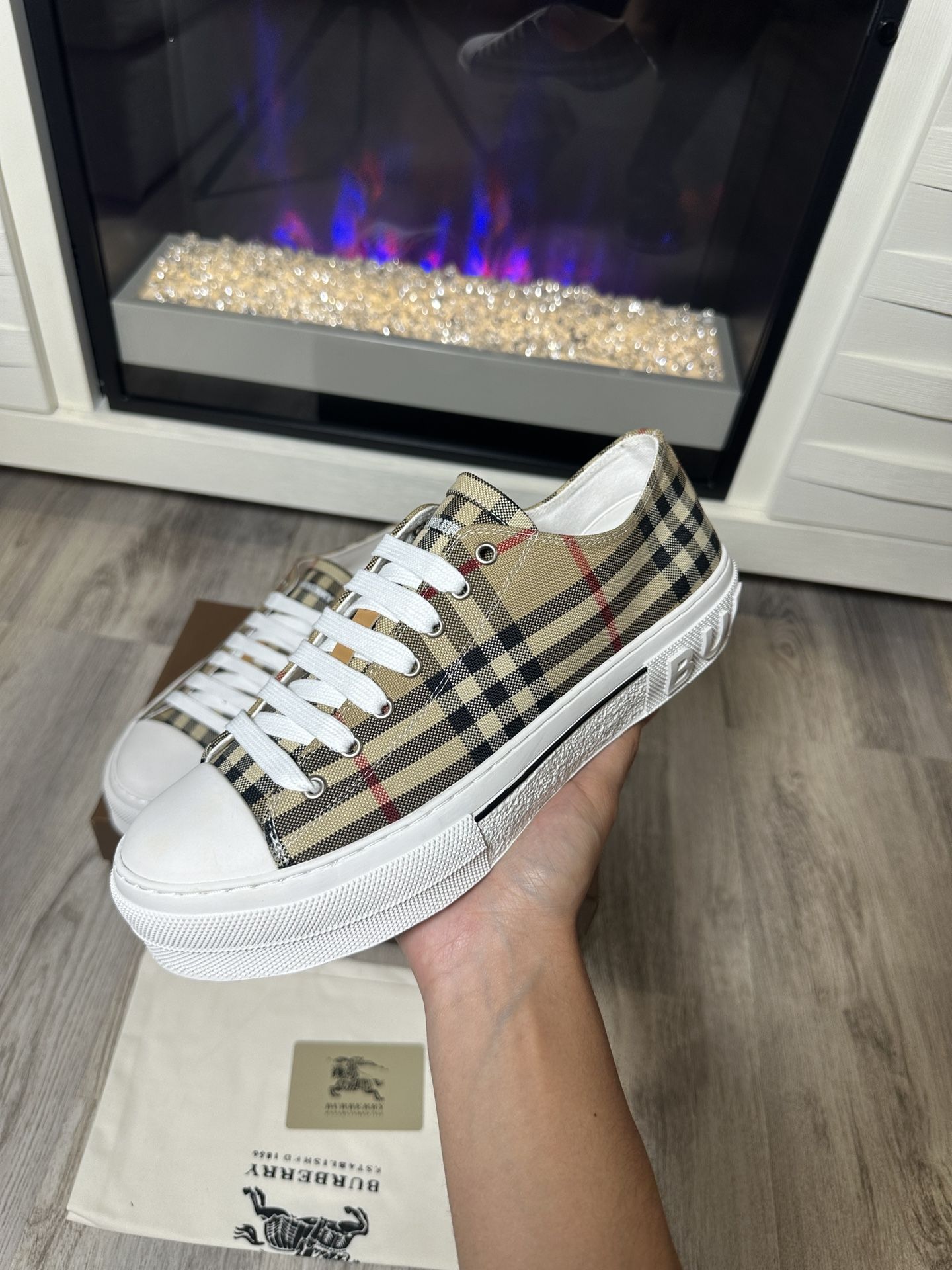 Burberry (LT Check Sneakers)