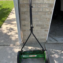 Scott’s Elite 16in Push Mower 
