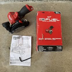 Milwaukee M12 FUEL 12V Lithium-Ion Brushless Cordless 3 in. Cut Off Saw (Tool-Only) 