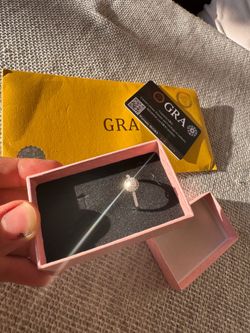 VVS1 Moissanite Engagement Ring