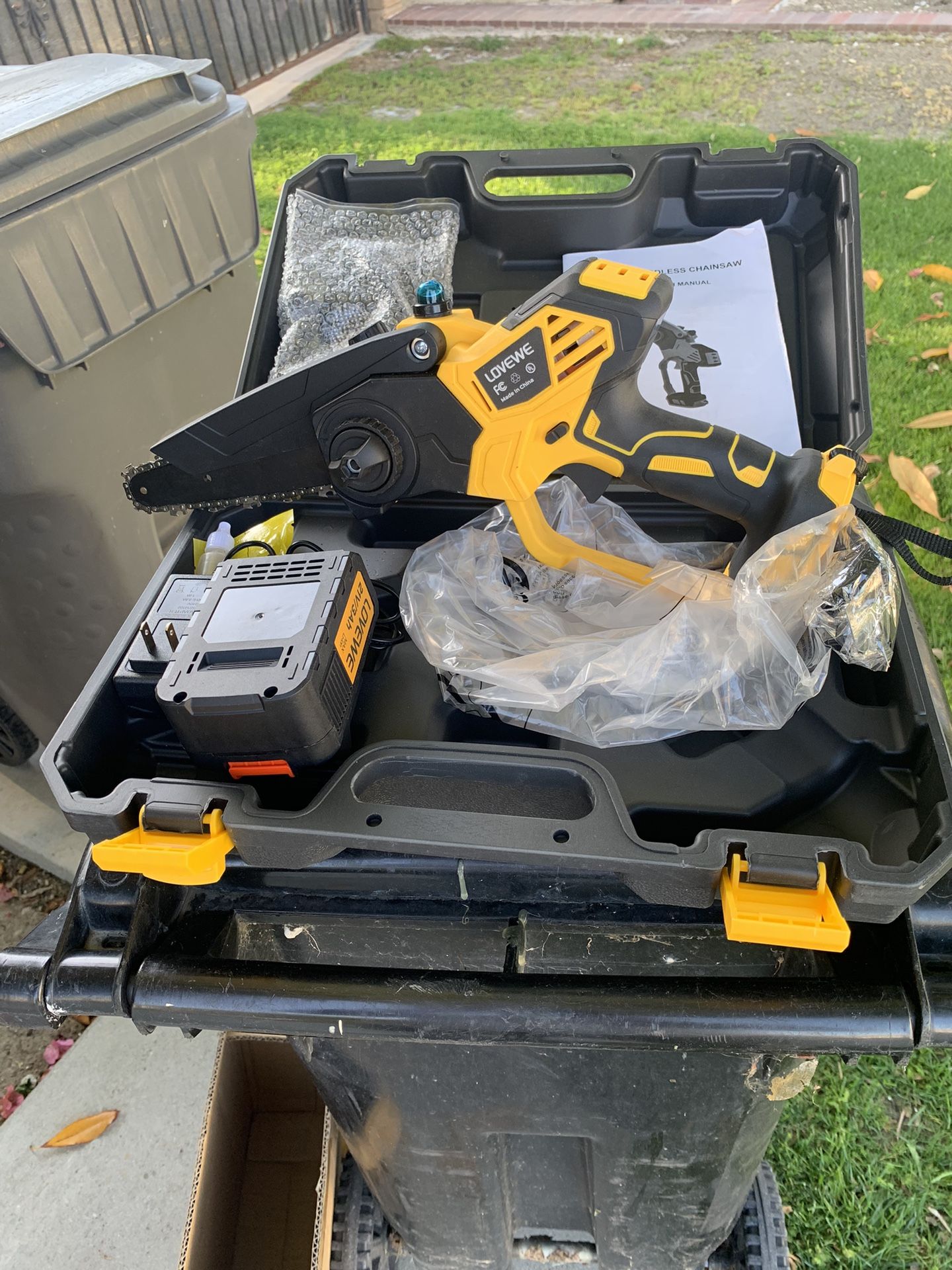 Lovewe, Battery Powered 8inch Chain Saw. New, Never Used In The Original Case.