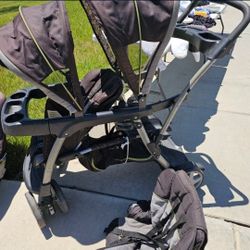 Graco Double Stroller. Seat + Kneel Bench/Standing Area