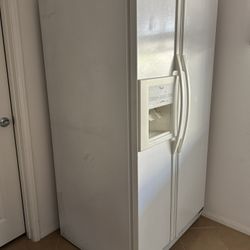 Whirlpool  model ED25RF Refrigerator 