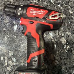 Milwaukee M12 Impact Driver And Drill Set