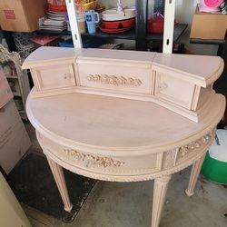 Pink Vanity With Mirror