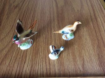 Mini glass pheasant family figurines