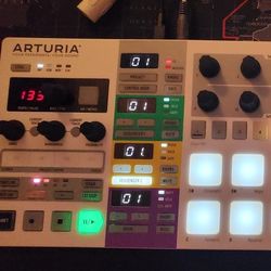 Arturia Beatstep Pro Midi Controller