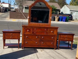 Stanley dresser and night stands. Tocador y Buros