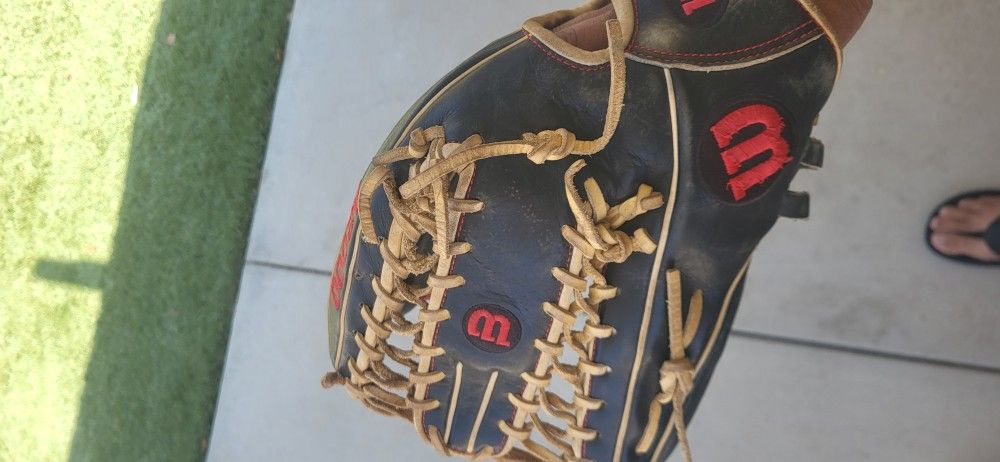 A2000 WILSON LEFTY GLOVE 12.75 Inch