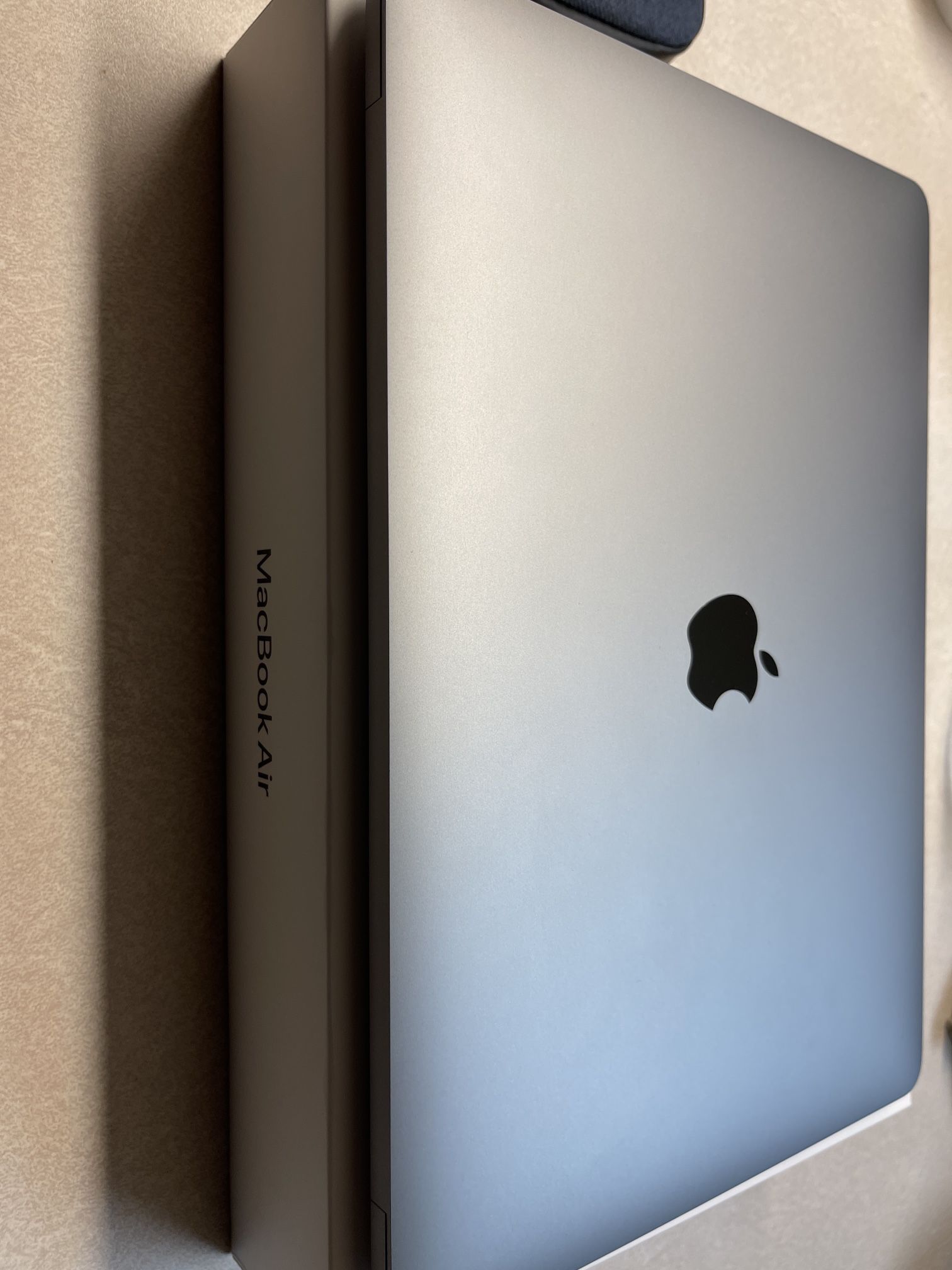 13in MacBook Air (M1 Chip) 256Gb