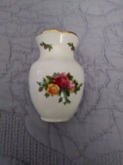 Royal Albert Vase 1984