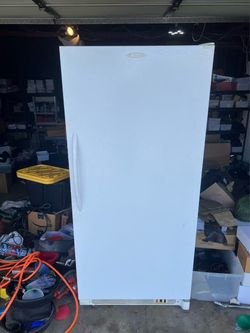 Frigidaire Upright Freezer – Large Capacity – Works Great
