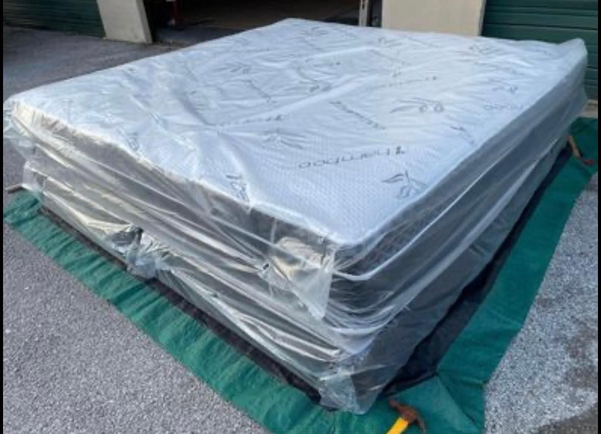 NEW King Mattress Set Pillowtap