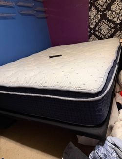 Queen bed with adjustable frame