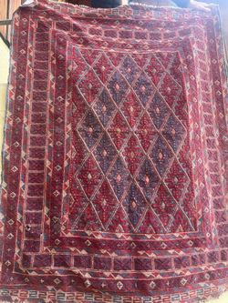 Beautiful Wool Rug 5’ 7”. X 4’6”