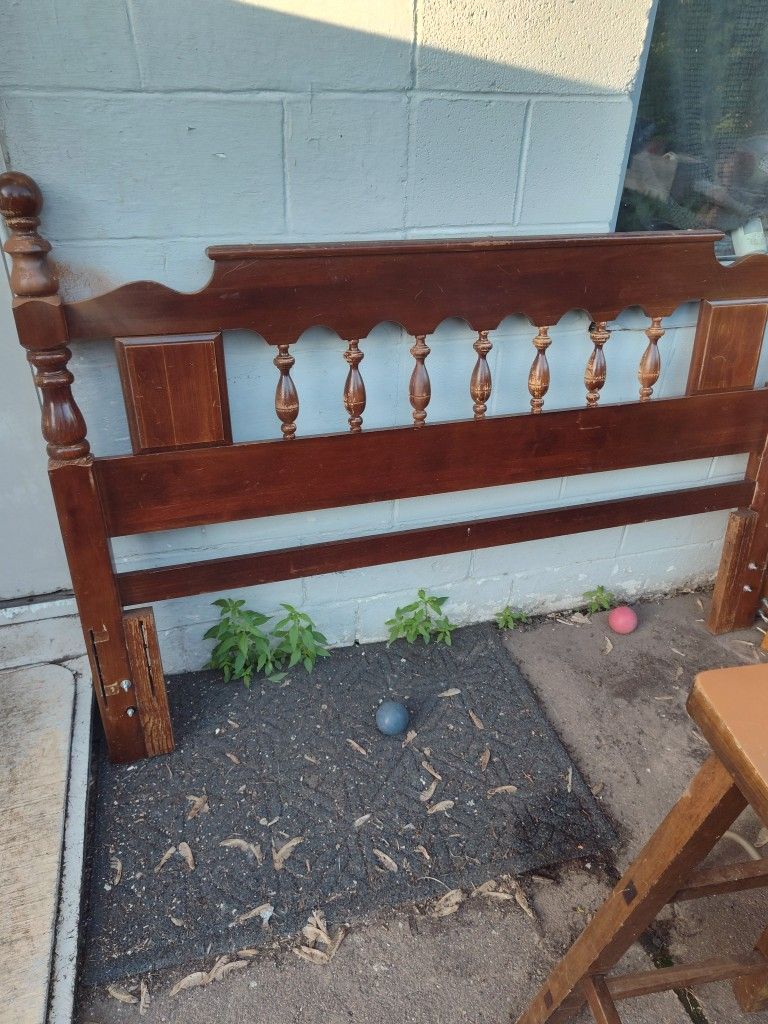 Wood Headboard And Adjustable Metal Rails