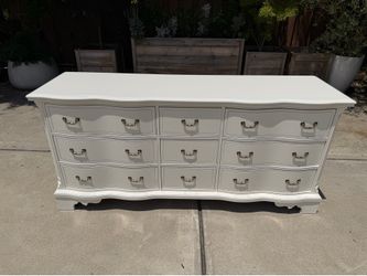 69”L REFINISHED Vintage “timid white🕊️9 drawers dresser+dovetails drawers+new hardware $699 CAN DELIVER!