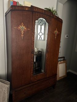 Wardrobe late 40s early 50s Tiger oak with beautiful inlay design