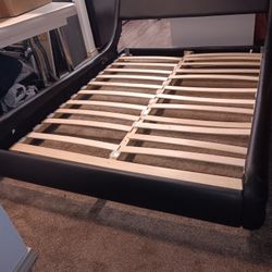 Bed frame full size
Low Bed Frame, Holdsworth Platform Bed