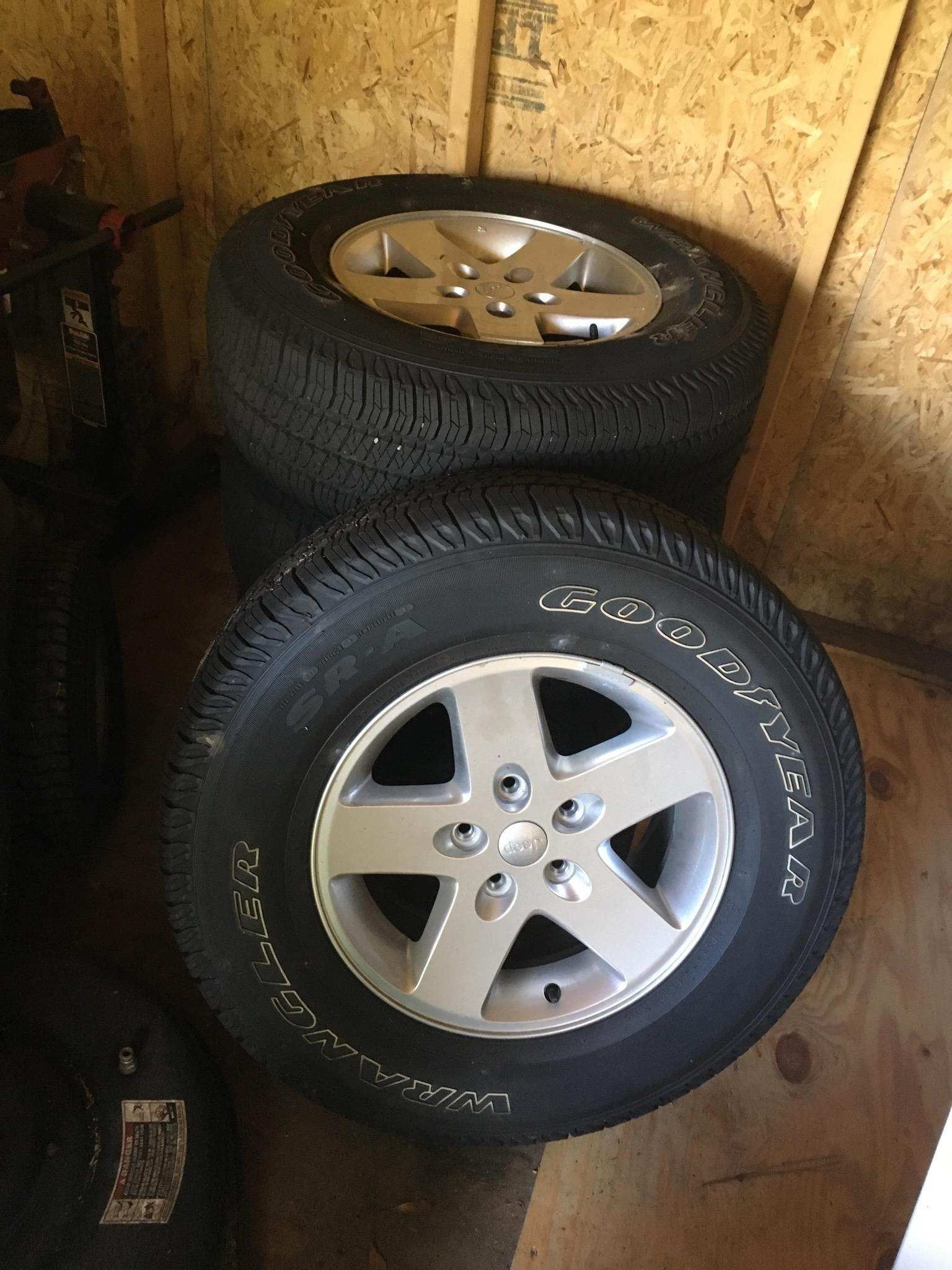 Brand New Jeep wheels and tires less then 600 miles