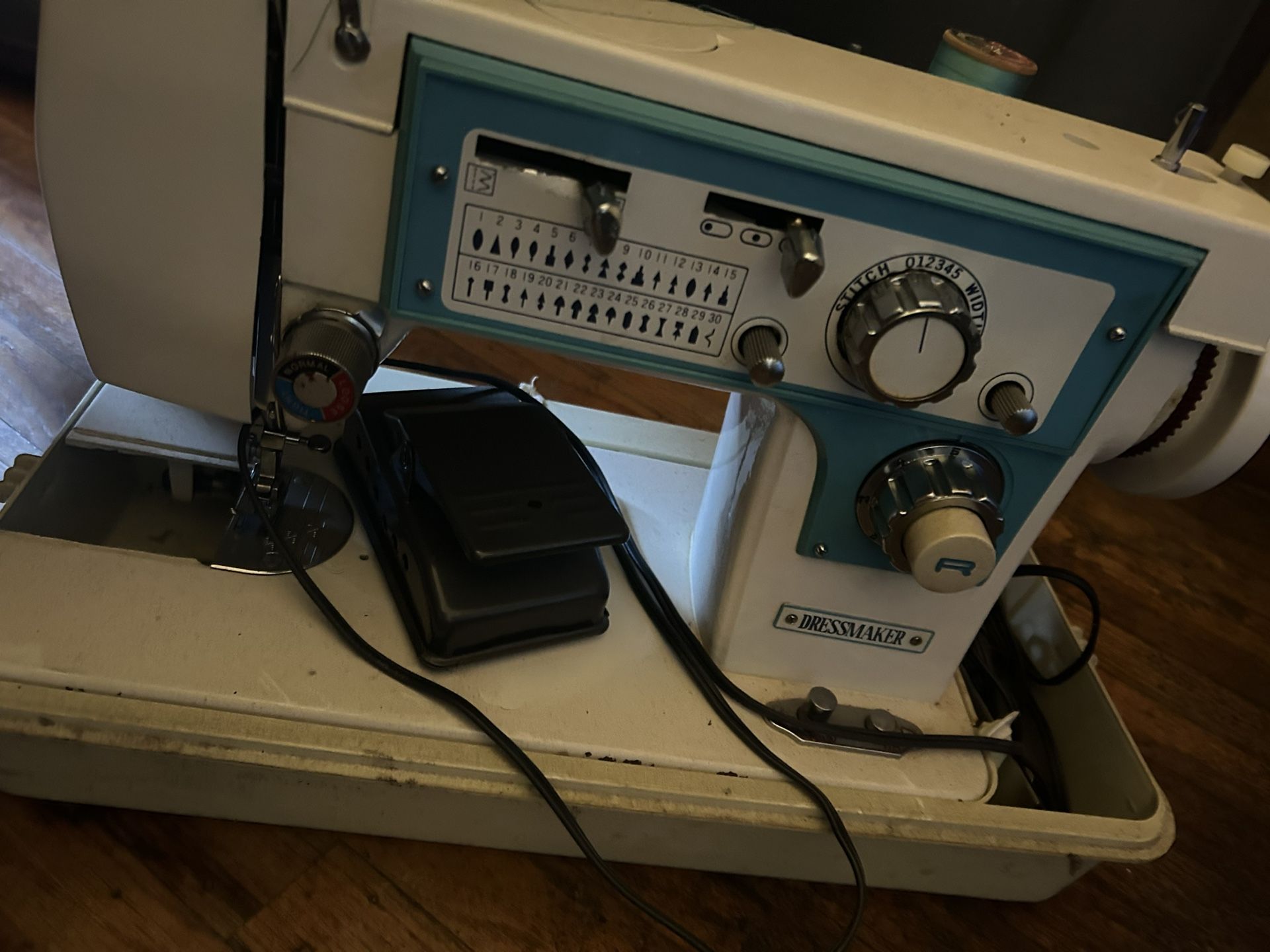 Dressmaker Seeing Machine