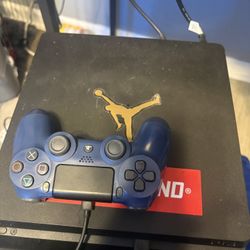 Ps4 With Controller 
