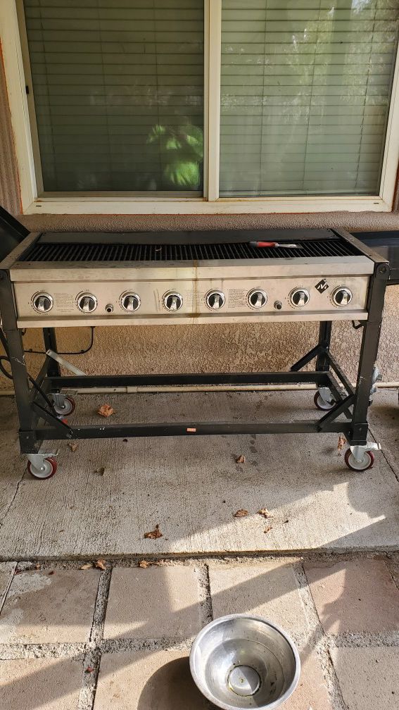 Bbq grill great working condition 280 dls