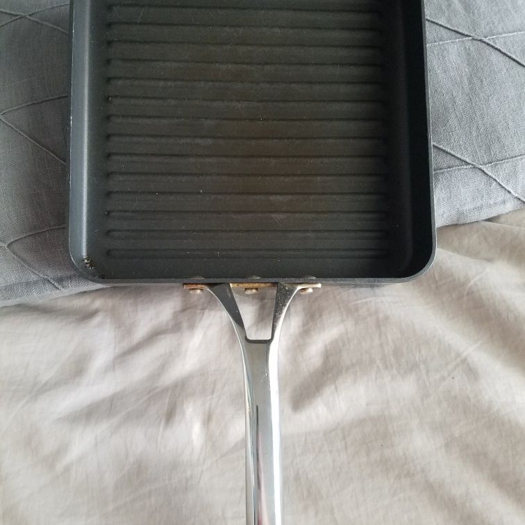 Calphalon 13 Grill Pan Hard-Anodized Nonstick for Sale in Bala Cynwyd, PA  - OfferUp