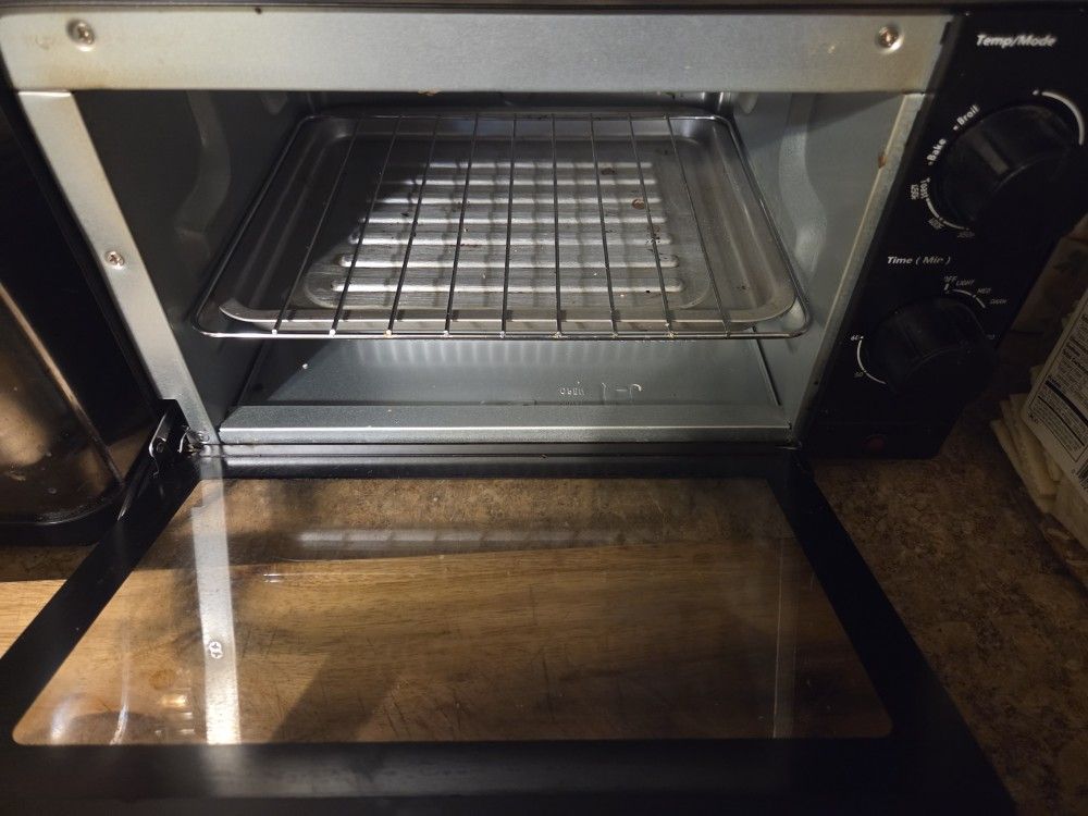 Brand New Little Oven Never Been Use 