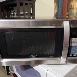 Oster 1100w 1.3 Cu Ft Microwave