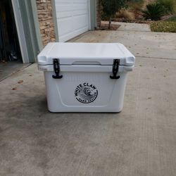 Mammoth White Claw Cooler