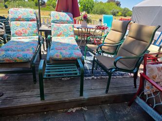 5 pcs sets 2 lounge  2 chairs and footrest lounge with cusions