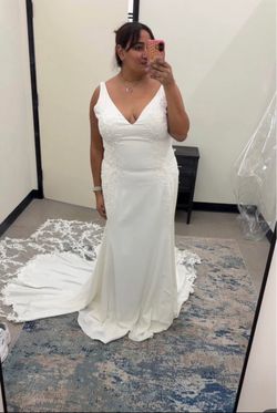 NEVER WORN Wedding Dress