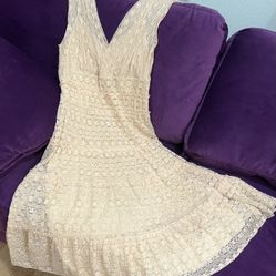 NWT - STUNNING!!  MAX STUDIO, LACE DRESS, FULLY LINED 