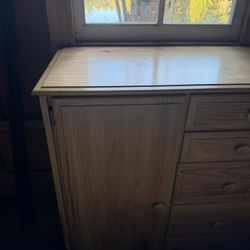 Dresser / Shelves  With 5 Drawers 