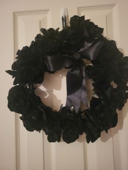 Beautiful 16" Artificial Velvety Floral Rose Wreath - New