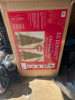COSTCO EZ CONNECT 9 FT CHRISTMAS TREE
