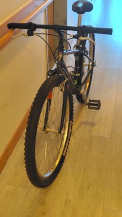 Specialized hard rock bx 28" tires mountain bike used, everything works, dark blue