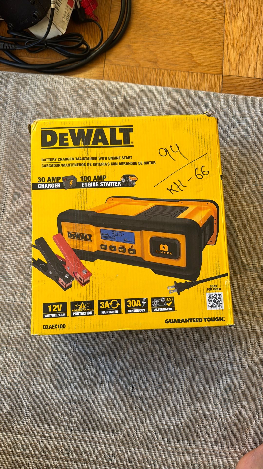 DEWALT 30-Amp Battery Charger and 3-Amp Maintainer DXAEC100.