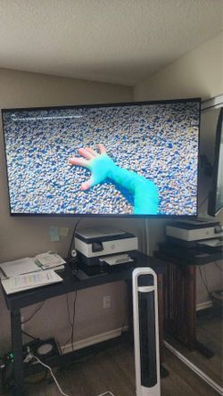 65 inch Samsung TV with tv base all brand new Send me your best offer!