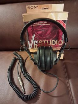 Sony MDR-V6 studio headphones (upgraded with box)