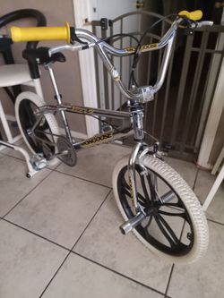 OLD SCHOOL BMX BIKE MONGOOSE HOOP D TIRES SIZE 20