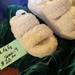 UGG SIZE9